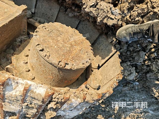 左侧履带整体 （行走机构）