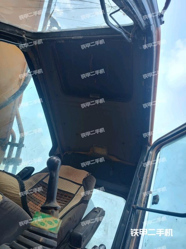 驾驶室顶部（整机外观）