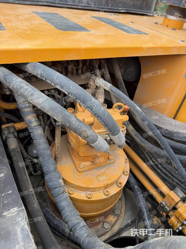 回转马达和主控阀（整机外观）