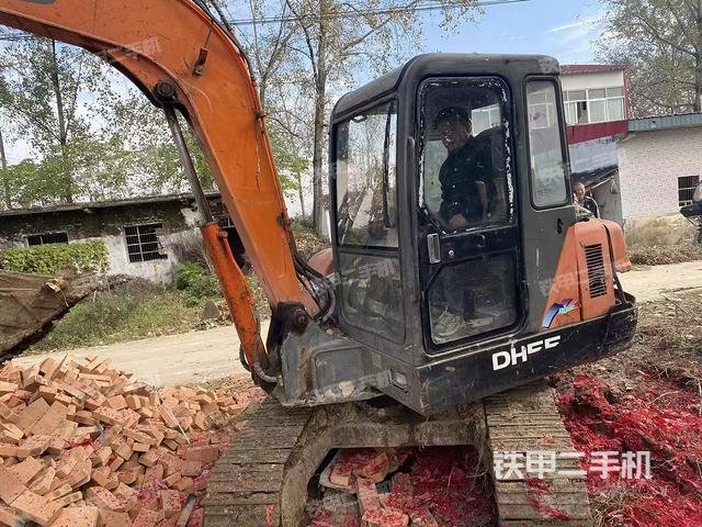 回转马达和主控阀（整机外观）