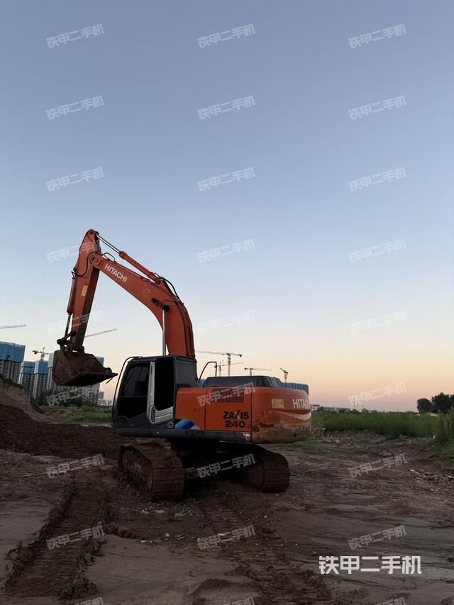 日立ZX240LC挖掘机