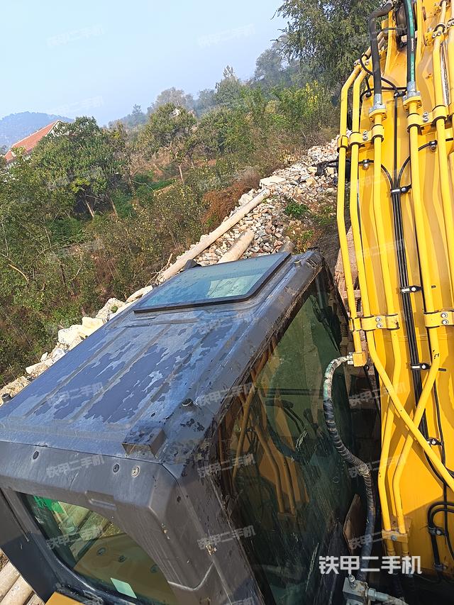 驾驶室顶部（整机外观）