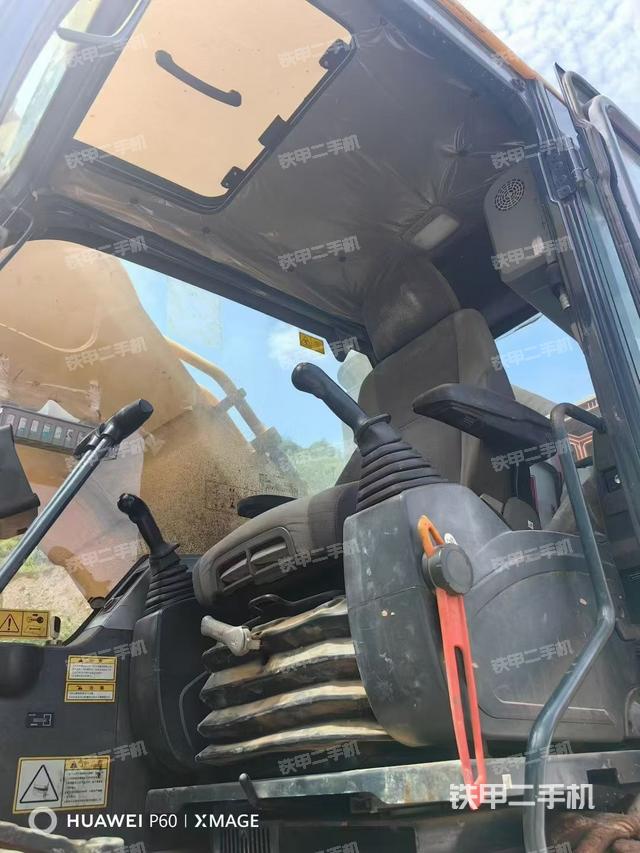 駕駛室整體（整機外觀）