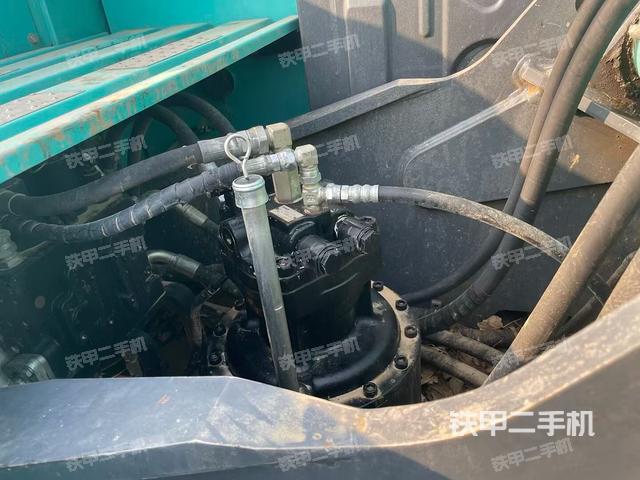 回转马达和主控阀（整机外观）