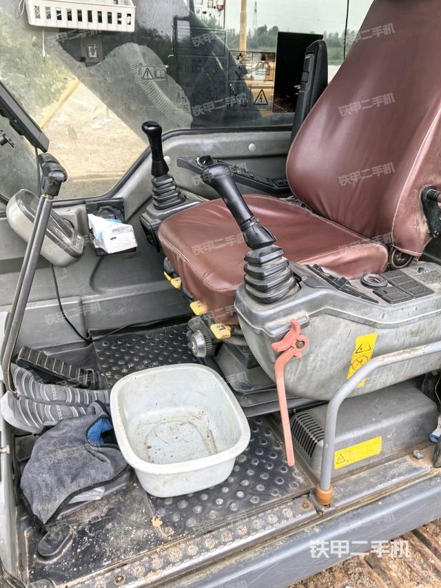 座椅左侧控制台/音响/含左手柄（驾驶室部分）