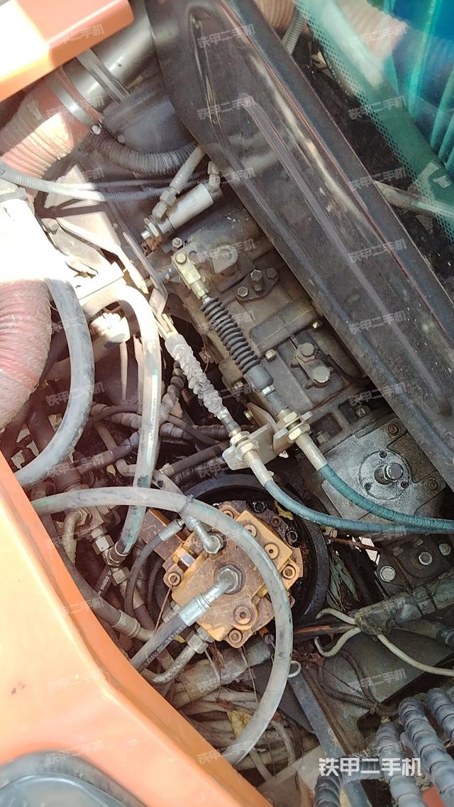 驾驶室顶部（整机外观）