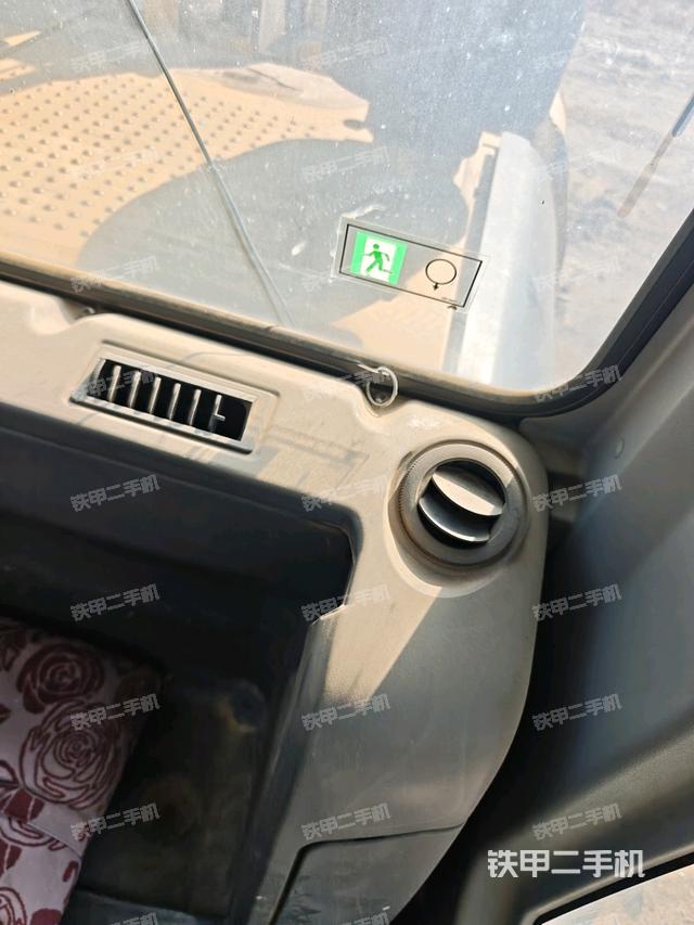 后窗玻璃角标（驾驶室部分）