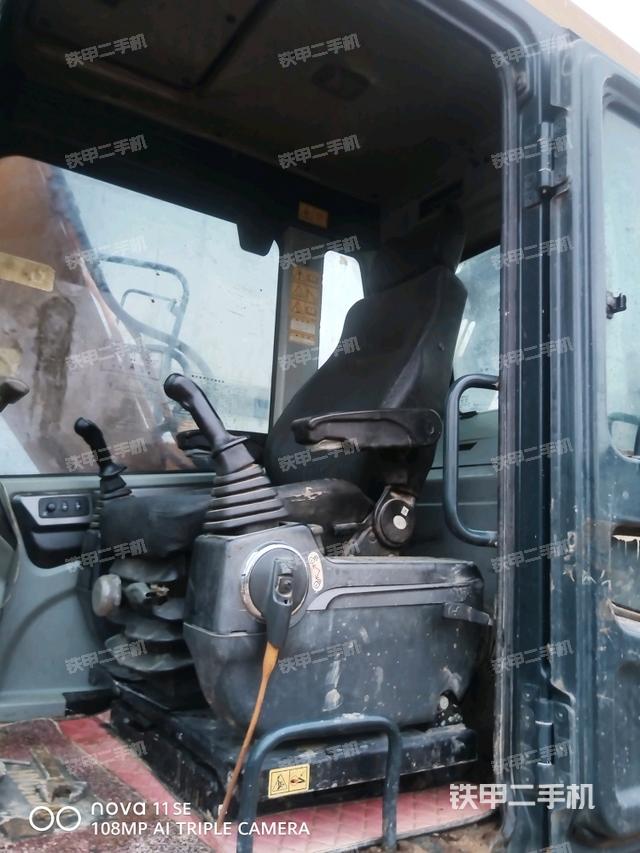 座椅后部（驾驶室部分）