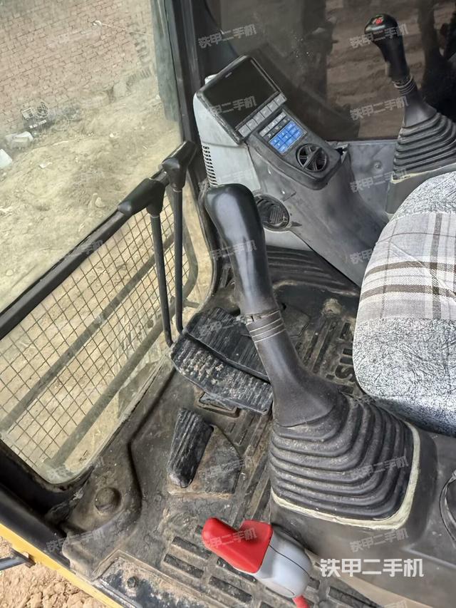 驾驶室整体（整机外观）