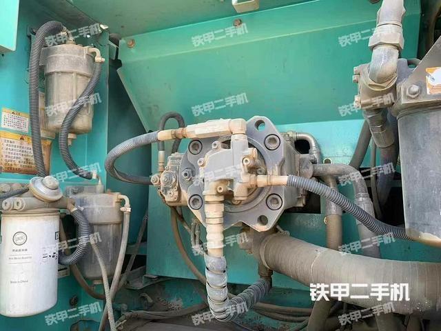 液压泵舱室正面整体（整机外观）