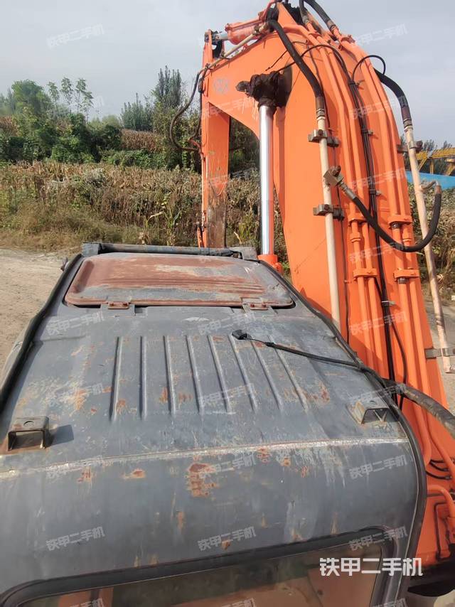 驾驶室顶部（整机外观）