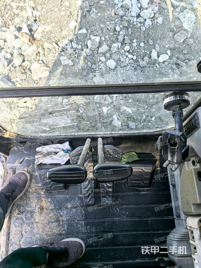 座椅右側(cè)控制臺/鑰匙門/油門/含右手柄（駕駛室部分）