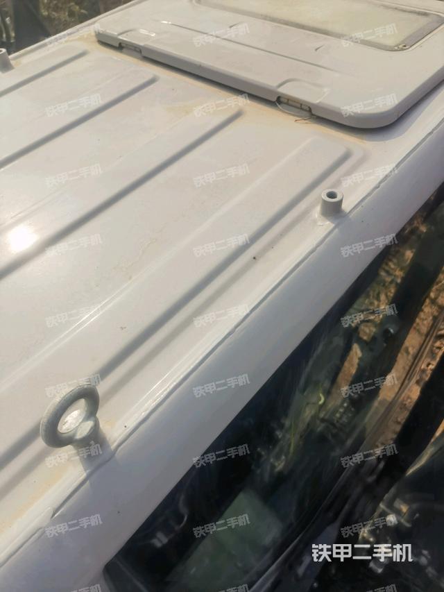 驾驶室顶部（整机外观）