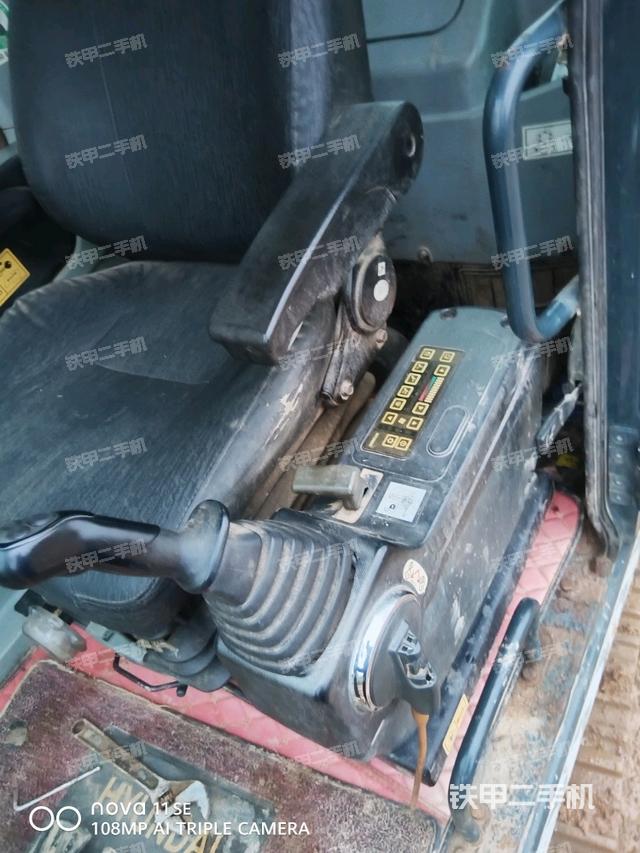 座椅左侧控制台/音响/含左手柄（驾驶室部分）