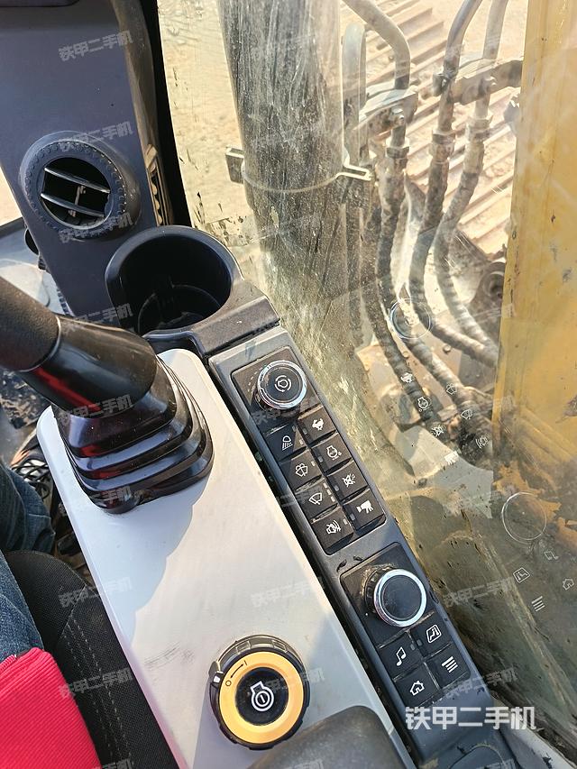 驾驶室整体（整机外观）