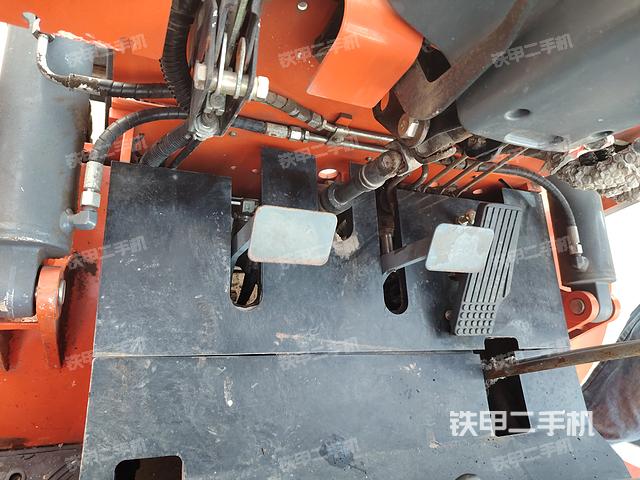 驾驶室操作台（设备外观及核心部件）