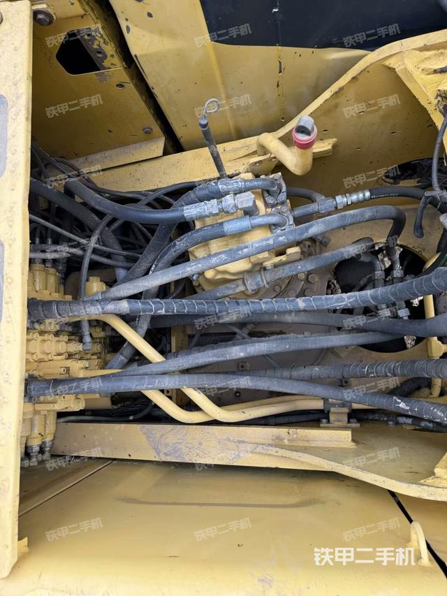 回转马达和主控阀（整机外观）