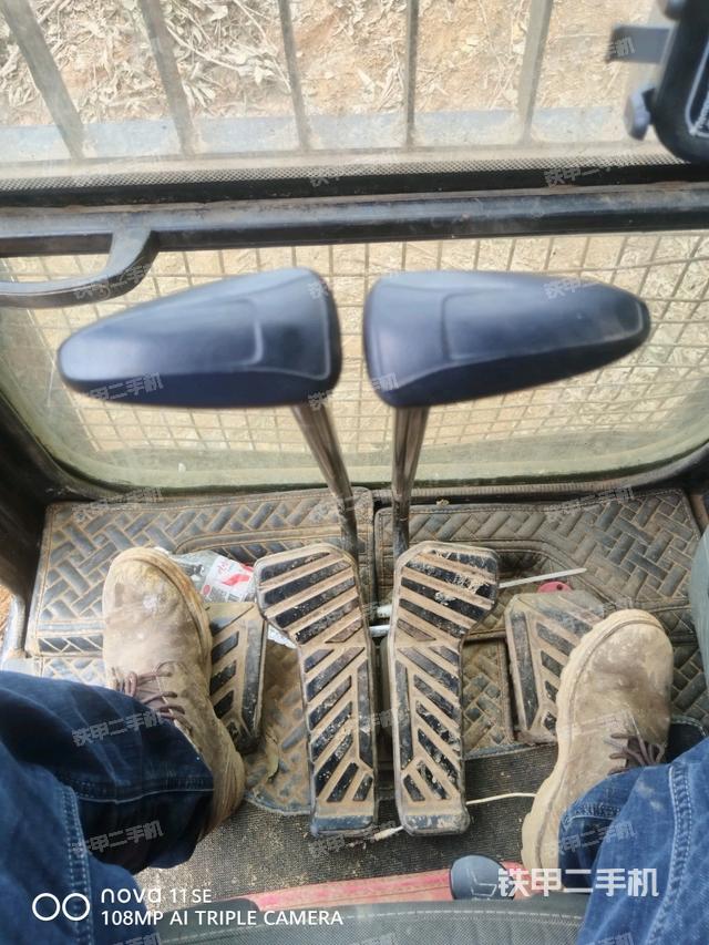 座椅左侧控制台/音响/含左手柄（驾驶室部分）