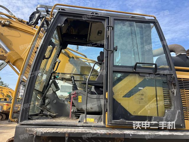 驾驶室顶部（整机外观）