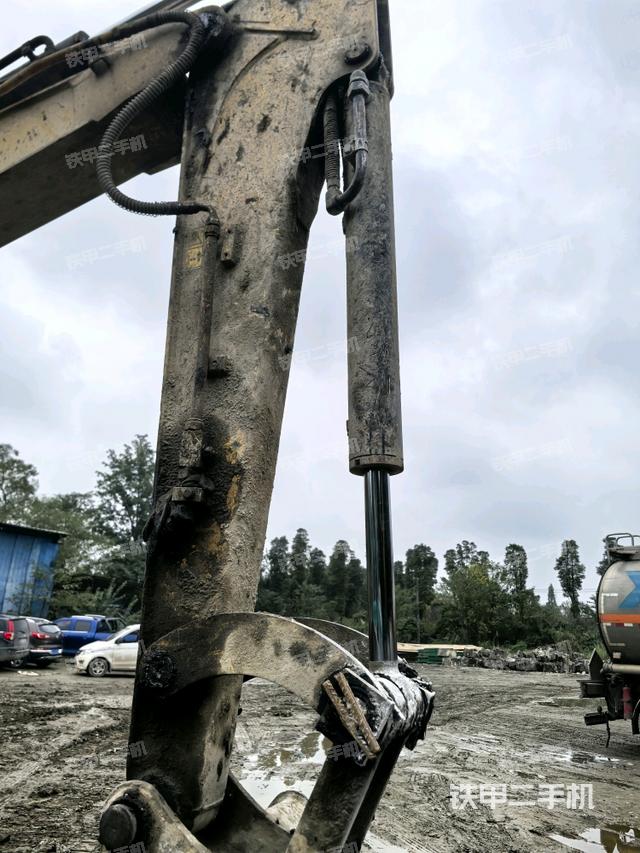 小臂整体左后（工作和回转装置）