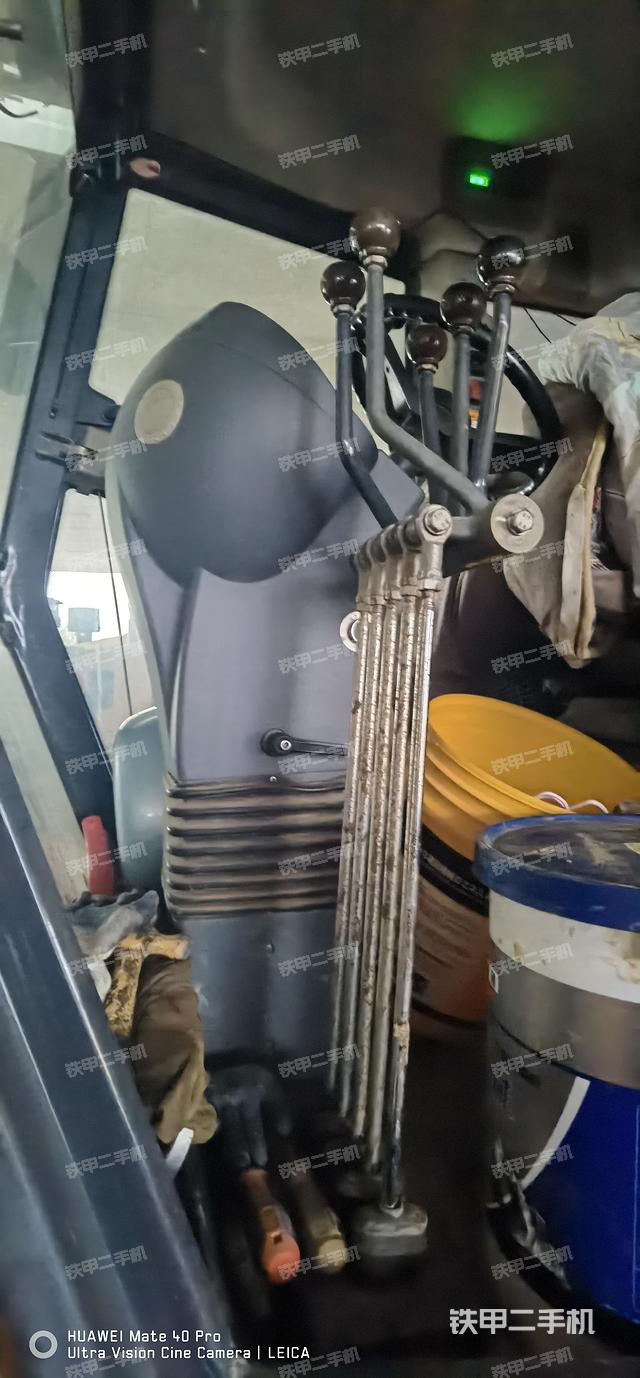 驾驶室操作台（设备外观及核心部件）