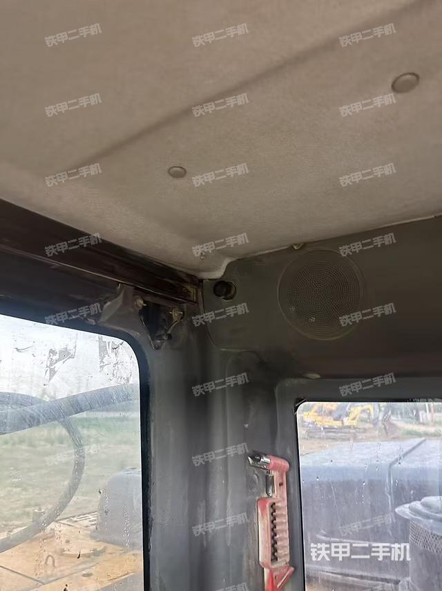 驾驶室顶部（整机外观）