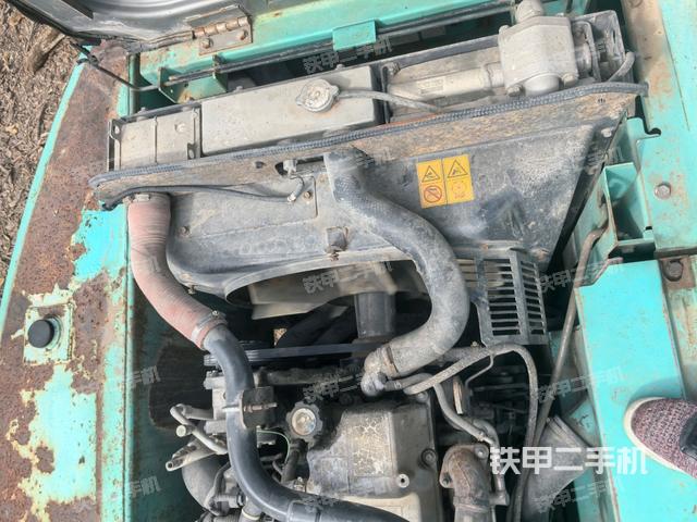 發(fā)動(dòng)機(jī)室（上車(chē)部件）