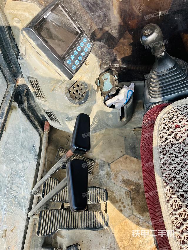 驾驶室整体（整机外观）