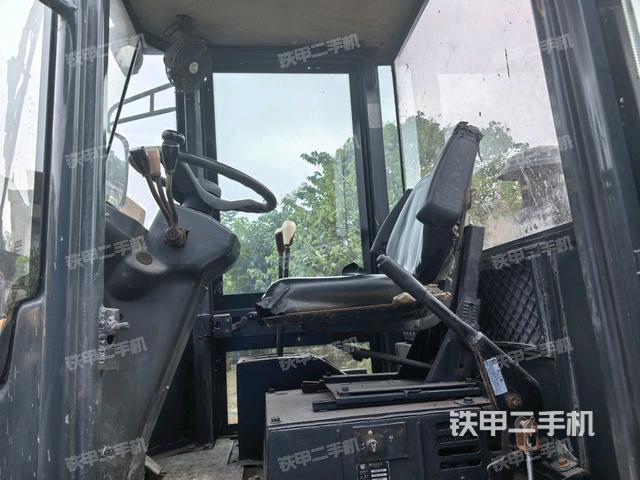 駕駛室正側(cè)（駕駛室部分）