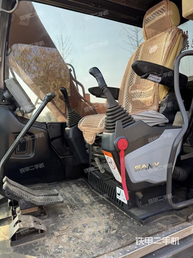 驾驶室整体（整机外观）