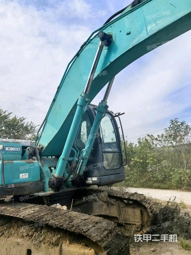 大臂油缸整體?豎拍（工作和回轉(zhuǎn)裝置）