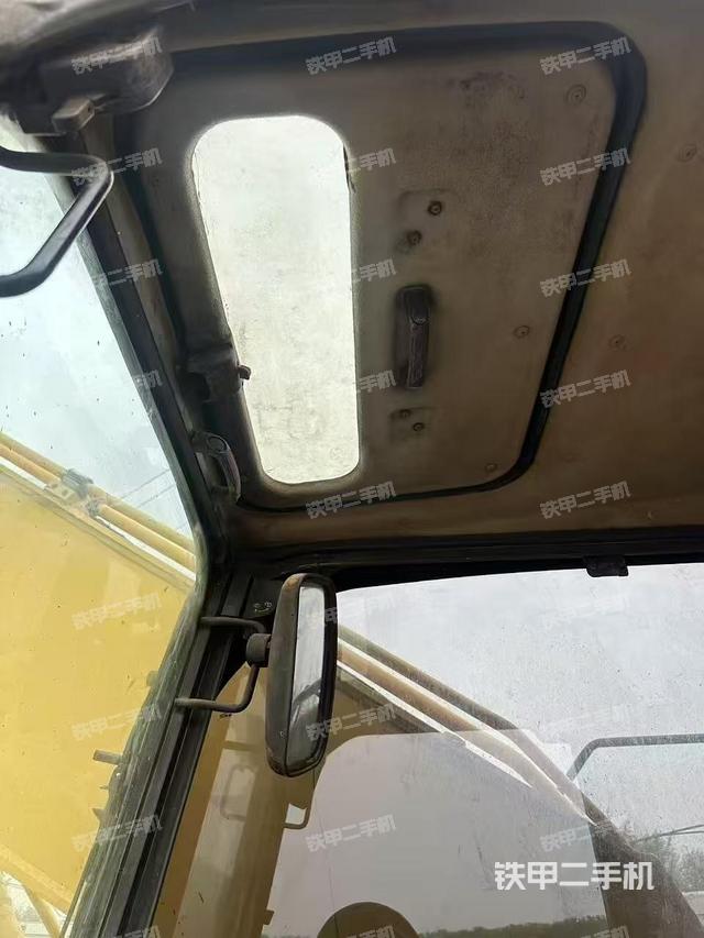 驾驶室顶部（整机外观）