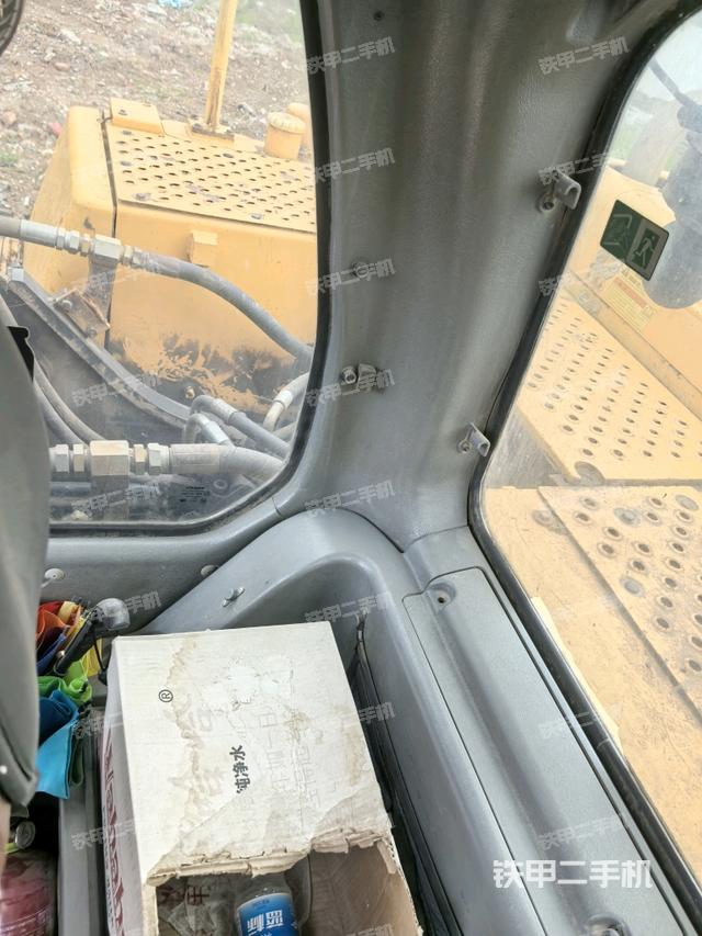 后窗玻璃角标（驾驶室部分）