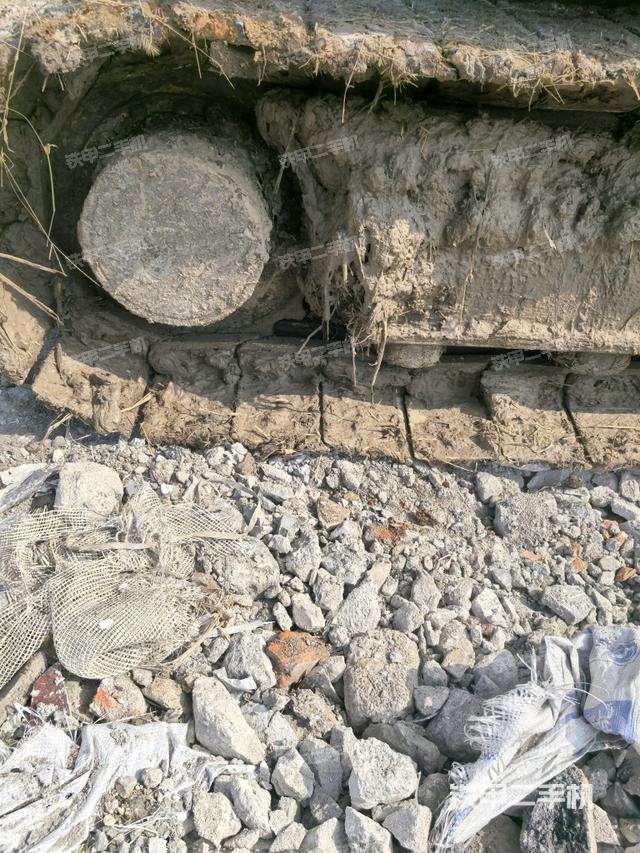 右側(cè)履帶整體?（行走機(jī)構(gòu)）