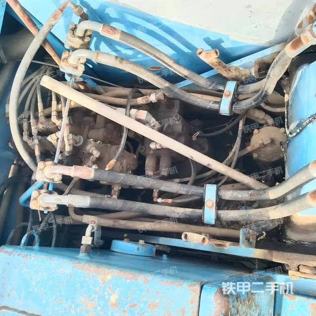 回转马达和主控阀（整机外观）