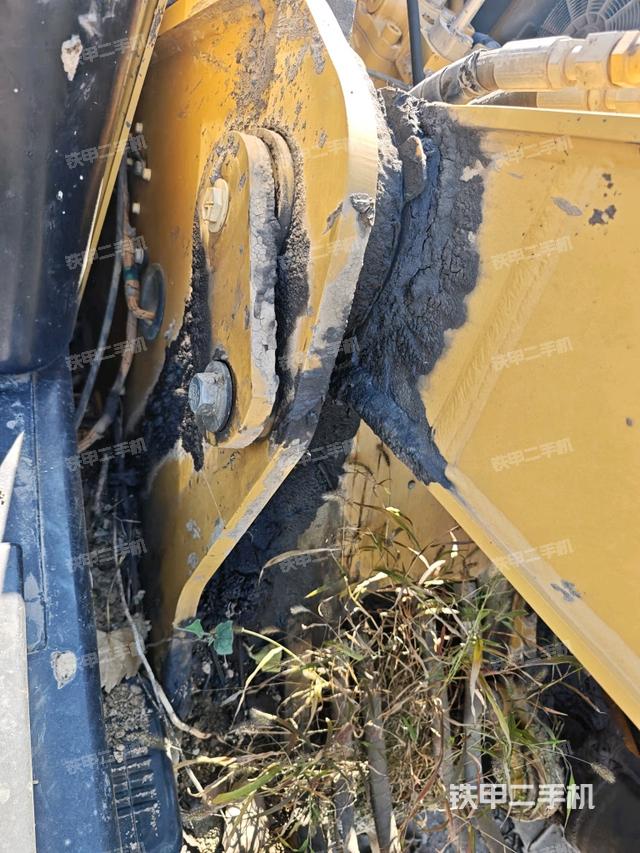 大臂油缸整体 竖拍（工作和回转装置）