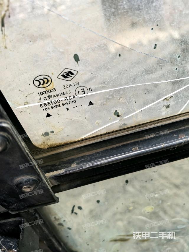 后窗玻璃角标（驾驶室部分）