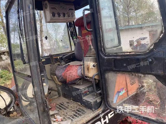 驾驶室整体（整机外观）