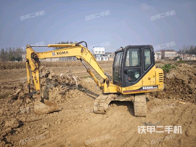 厦工XG806挖掘机
