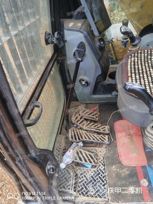 右侧玻璃角标（驾驶室部分）