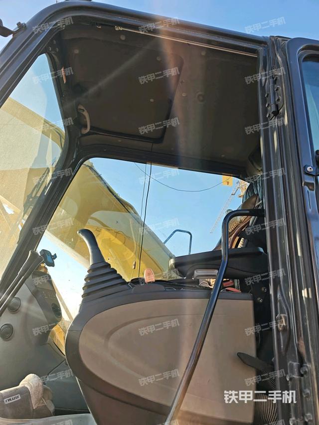 后窗玻璃角标（驾驶室部分）