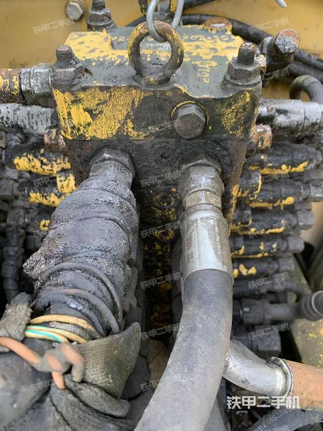 回轉(zhuǎn)馬達和主控閥（整機外觀）