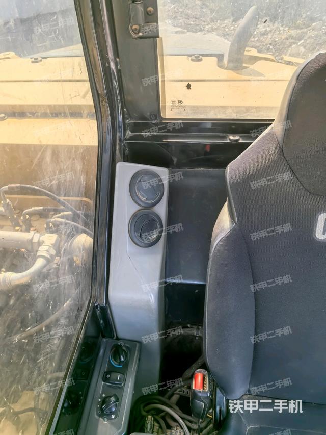 座椅左側(cè)控制臺/音響/含左手柄（駕駛室部分）