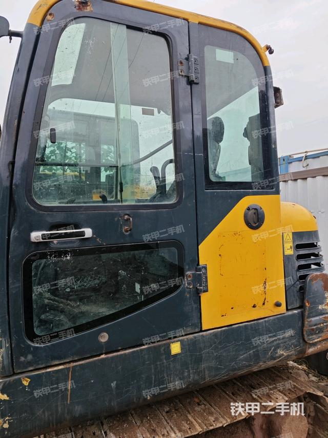  驾驶室正侧（驾驶室部分）