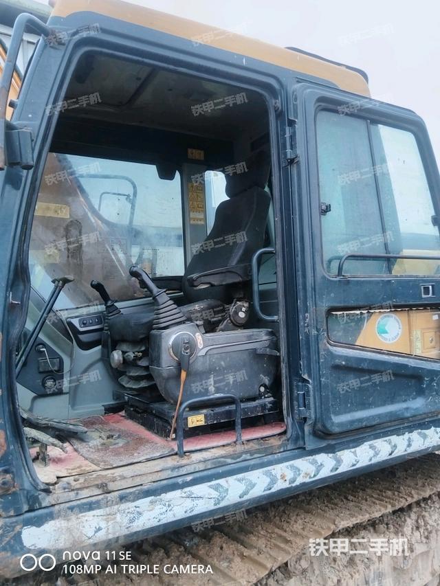 后窗玻璃角标（驾驶室部分）