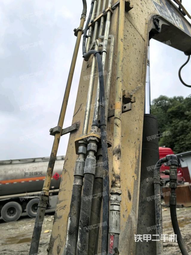 大臂背部俯视（工作和回转装置）