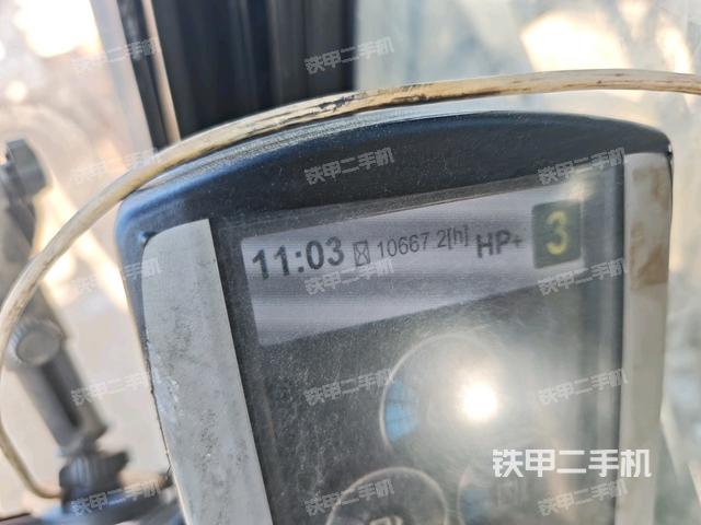 行走控制手柄和踏板?俯拍（駕駛室部分）