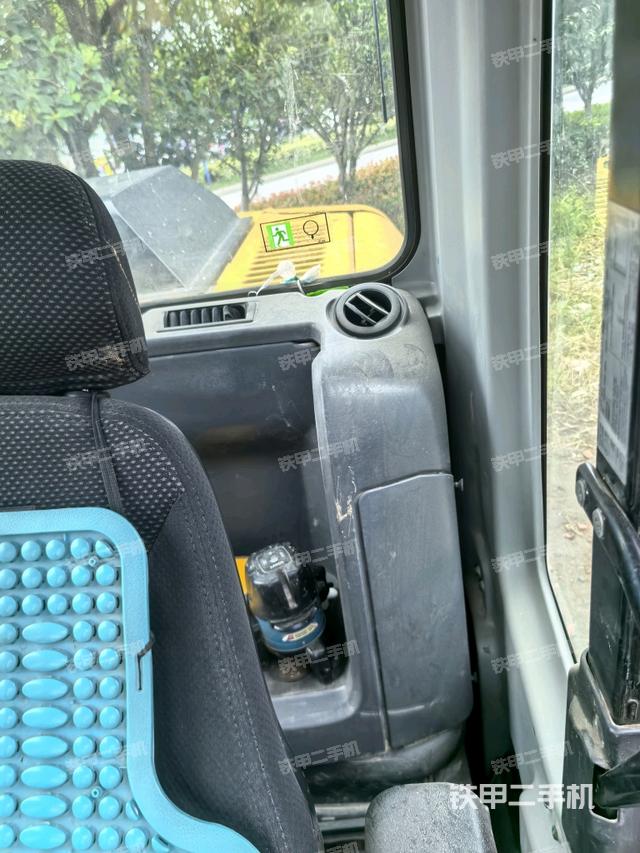 驾驶室左前45度（驾驶室部分）