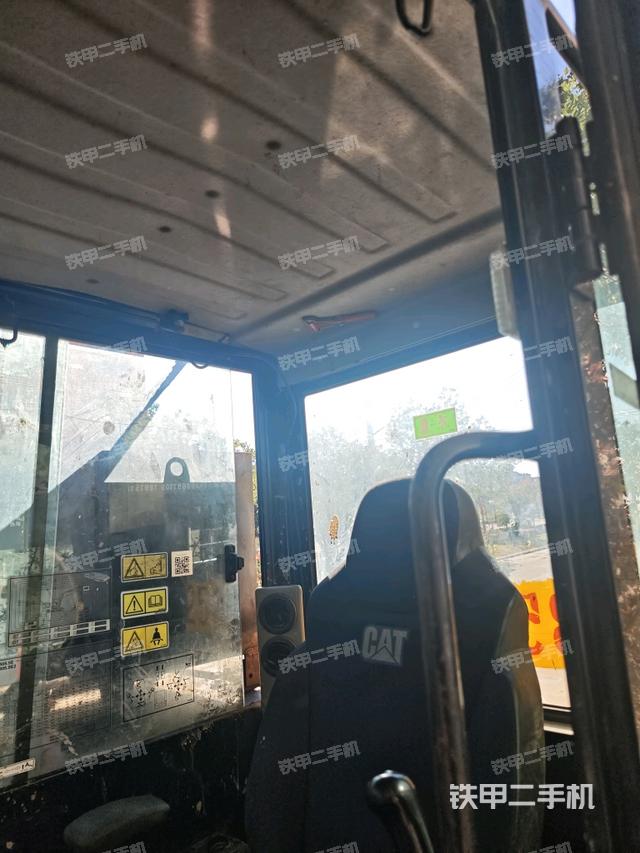 驾驶室顶部（整机外观）