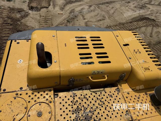 驾驶室顶部（整机外观）